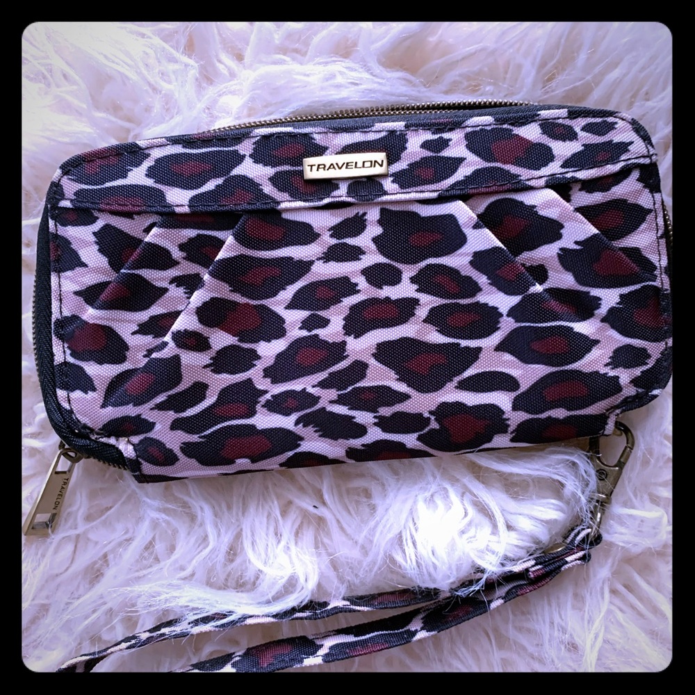 Travelon RFID Wristlet